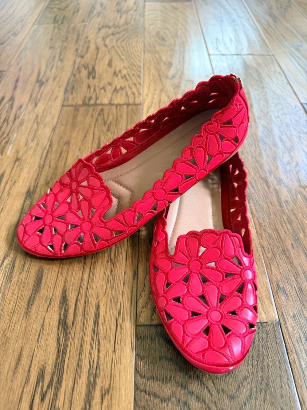 Red Floral Cutout Flats Size 8 / 39 – Lace Detail Ballet Flats